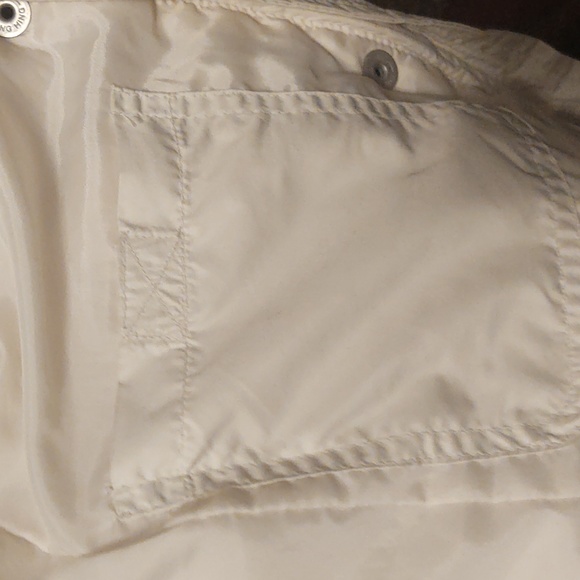 Gap Puffer Vest. - Picture 3 of 5